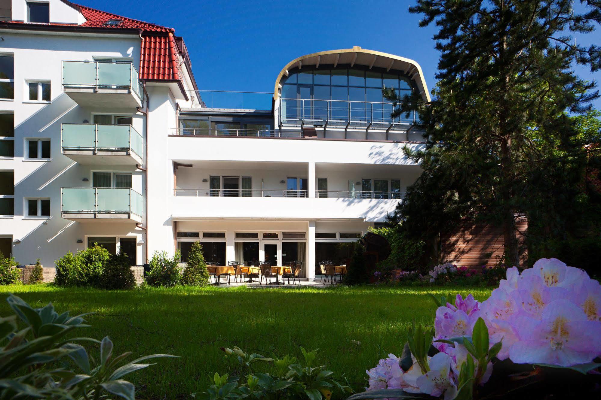 Ringhotel Strandblick Kuehlungsborn Exterior photo