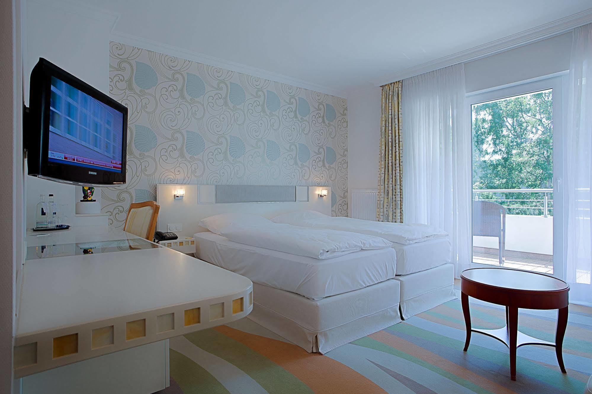 Ringhotel Strandblick Kuehlungsborn Exterior photo