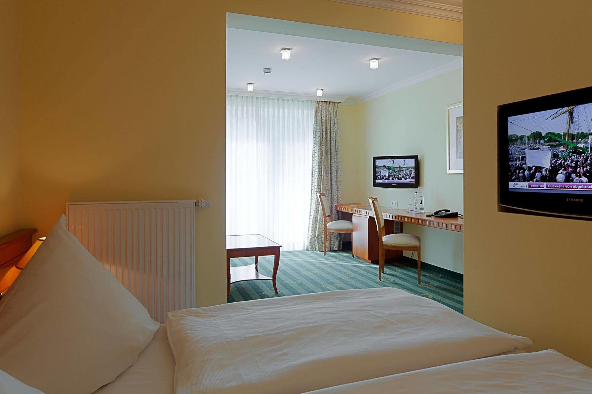 Ringhotel Strandblick Kuehlungsborn Exterior photo